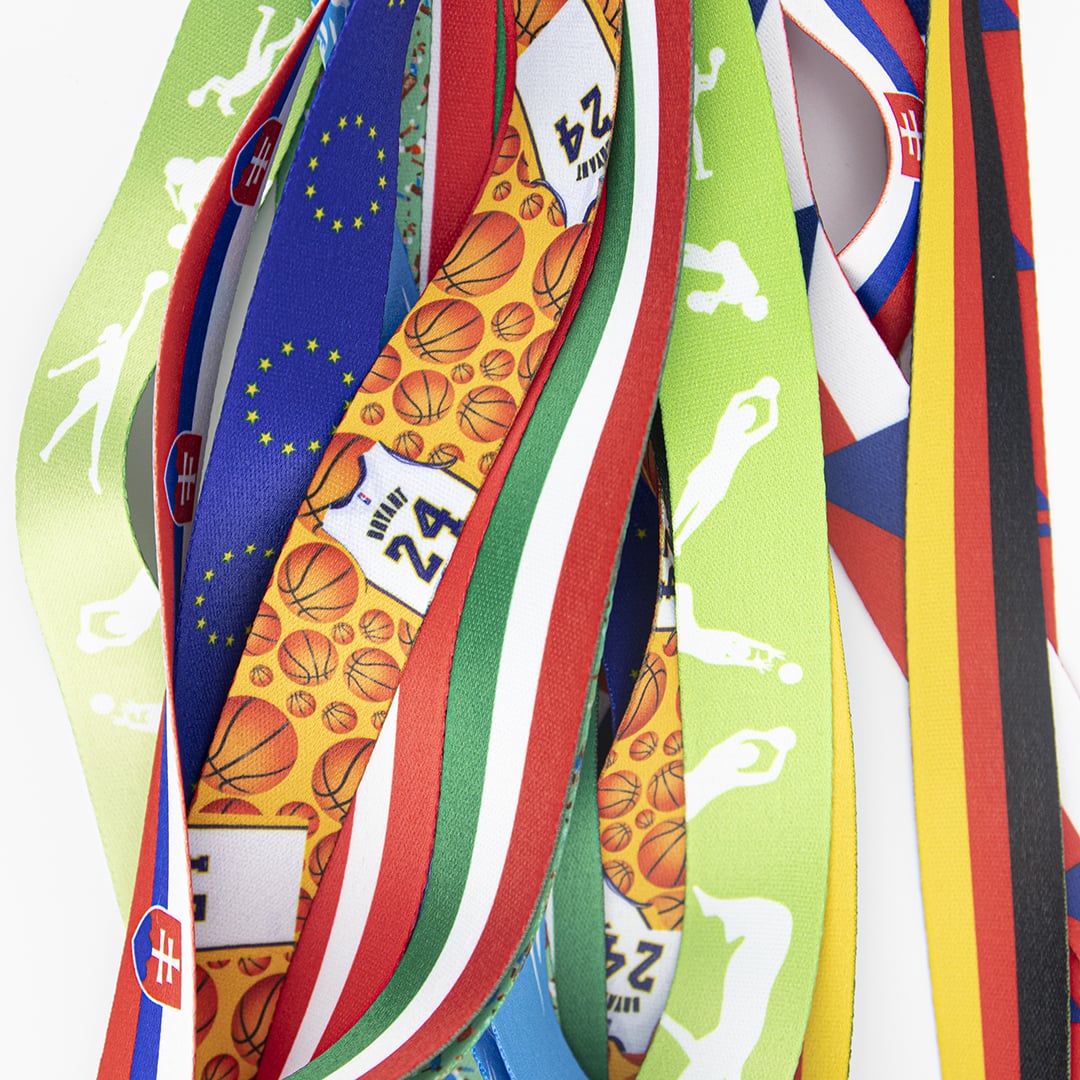 Gemusterte Halsb&auml;nder